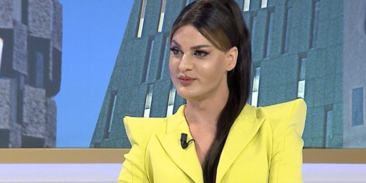 Transgjinorja shqiptare: Unë jam vajzë dy metra… femra për mashkullin rron (FOTO)