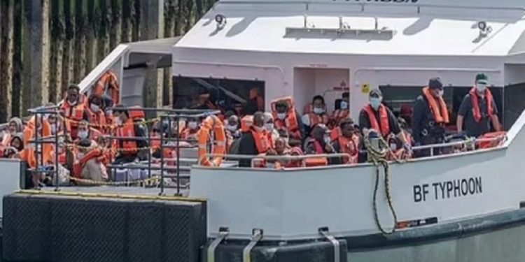 Nëna e 26-vjeçarit shqiptar: Mos ma dërgo djalin në Ruanda!