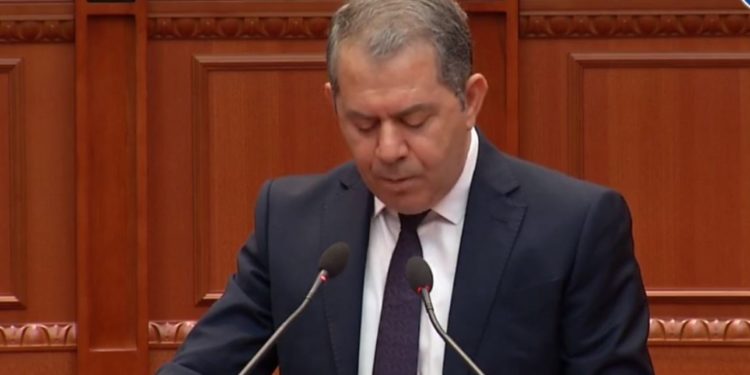 Shpëtim Idrizi në Kuvend: Greqia të kërkojnë falje për çamët