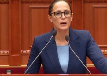 Çmimi naftës më i larti në rajon, ministrja e Financave: Po mos të kishim bordet, do ishte më shrenjtë