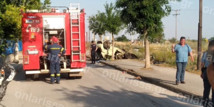 Aksident tragjik në Larisa, treni tërheq zvarrë makinën, ndërron jetë shoferi