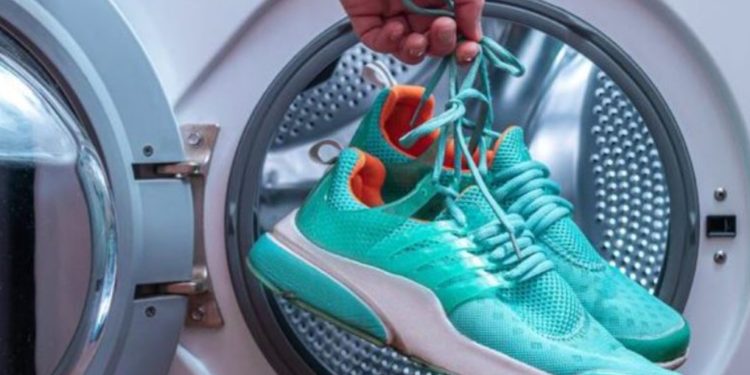 A duhen larë atletet në lavatriçe? Ja çfarë duhet të dini më parë