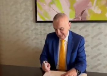 Meta firmos live nga Stambolli, Bajram Begaj s’ka pengesë për t’u votuar si President (VIDEO)