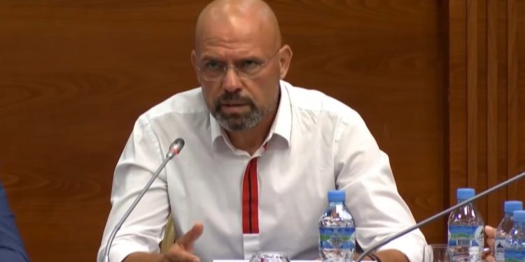 Ylli Manjani mbron Saimir Tahirin, para Berishës: Ajo që i bënë atij është poshtërsi