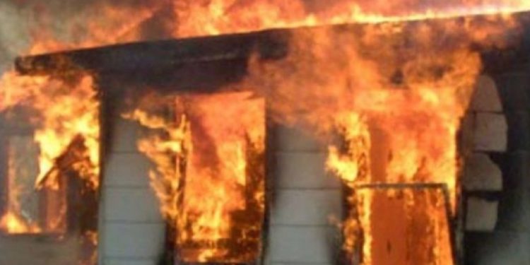 Shkrumbohet banesa në Radhimë