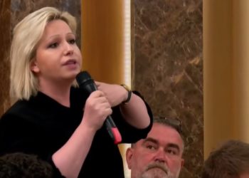 Aktivistja ia “plas” në sy Berishës: Ju jeni të pasur dhe bashkëpërgjegjës për situatën ku ndodhet Shqipëria (VIDEO)