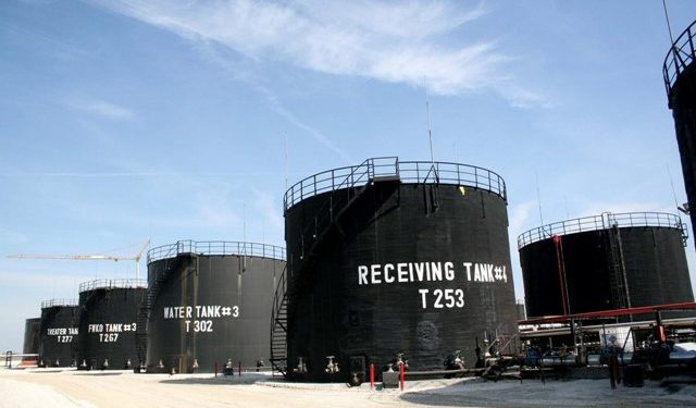 Shqipëria vendi i 11 në botë për çmimin më të lartë të naftës, por çdo muaj hyjnë në vend 10 mijë litra më pak