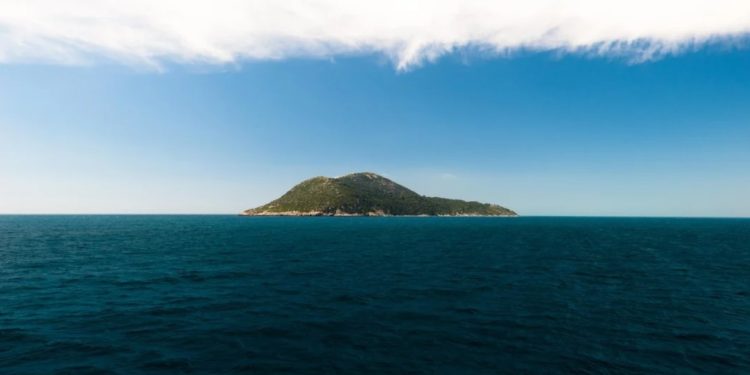 Ishulli Sazanit, pas pak muajsh!