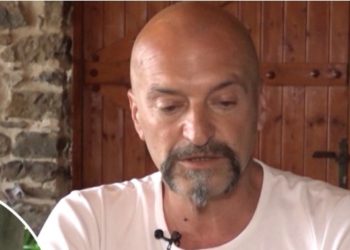 “Unë të q* robt, je burrë pa t*pe”, burri nga Saranda rrihet sistematikisht nga bashkëjetuesja: Më ka shkulur edhe mustaqet… (VIDEO PERGJIMI)