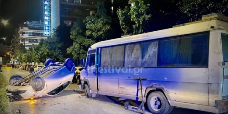 Çmenduri në Selanik, i riu vjedh autobusin dhe në përpjekje për t’u larguar shkakton aksident, përplas këdo që i del përpara