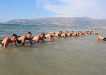 Ushtria shqiptare nis stërvitjen në Rrogozhinë (FOTO)