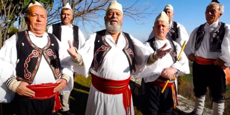 Labëria “bëhet bashkë” në një festival polifonie, iniciativë e deputetit Vullnet Sinaj!