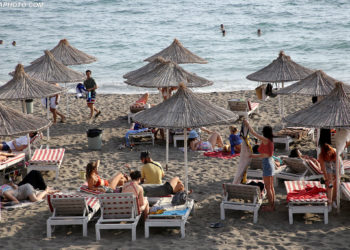 BIRN: Çmimet e ‘kripura’ mbajnë larg pushuesit nga plazhet e Shëngjinit