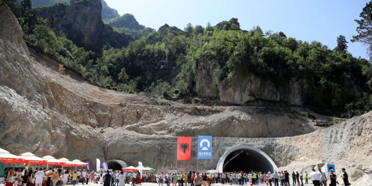 Një detaj i rëndësishëm që duhet ta dini përpara se të kaloni në rrugën Kardhiq-Delvinë