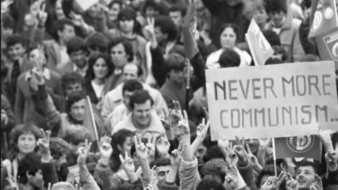 Sikur të bije në koma në shkurt të vitit 1991 dhe të zgjoheshe sot, nuk do besoje që ka ndryshuar koha