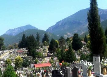 Çmenduri shqiptare, drejtori kërkon 500 mijë lekë për një varr dhe 2 mln lekë për leje ndërtimit