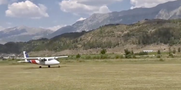 Pas 30 vitesh ulen në pistën e Gjirokastrës avionë sportiv