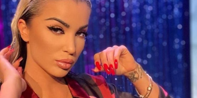 Prezantuesja shqiptare: Kam ndjekur njërën me shkop bejsbolli, ju qep të dashurit tim! E bëra të mos dilte nga shtëpia për një muaj (FOTO)