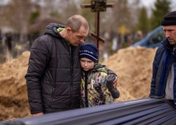 Fotoja e 6-vjeçarit që tronditi botën bëhet simbol i agresionit rus në Ukrainë