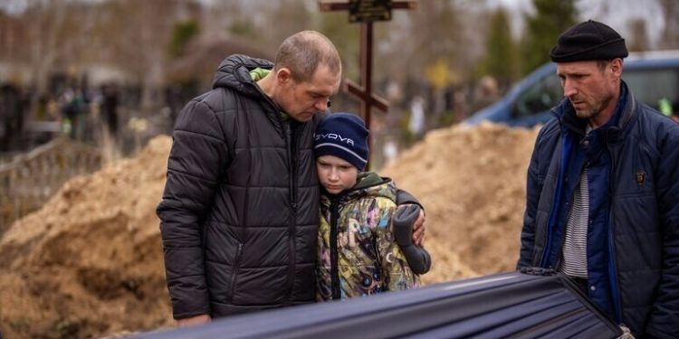 Fotoja e 6-vjeçarit që tronditi botën bëhet simbol i agresionit rus në Ukrainë