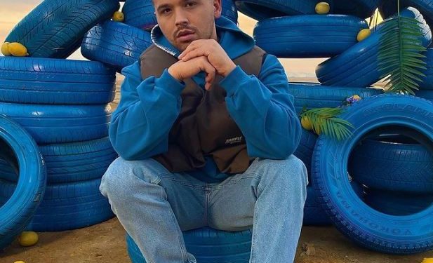 Këngëtari i njohur shqiptar nuk duron më, kërkon një vajzë për lidhje serioze: Gjithë të mirat, veç edhe…