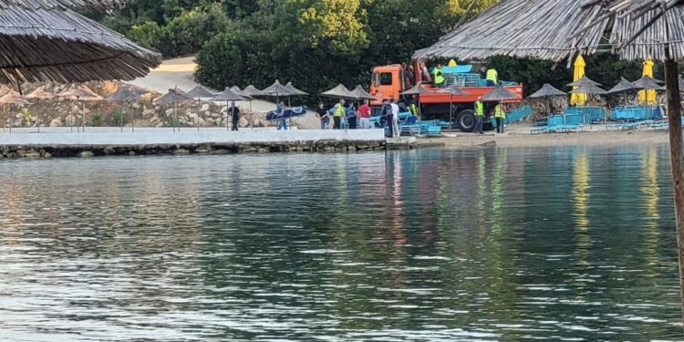 Një grup fëmijësh shkojnë në Kuvend, Berisha hyn në sallë, Rama: Në fund është xhaxhi vampiri, xhaxhi Luli, ja erdhi dhe gogoli