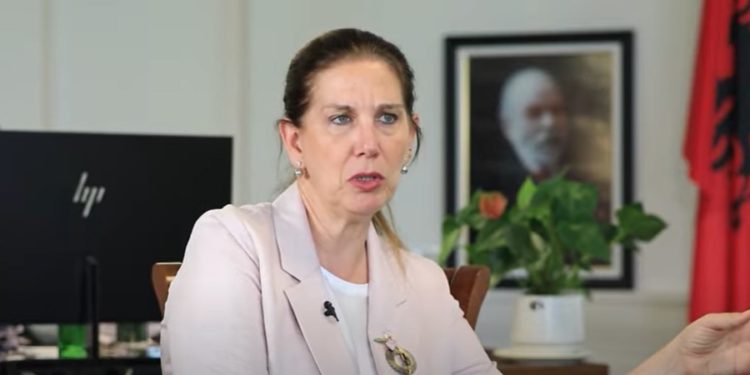 Jugu i braktisur nga pushuesit? Kumbaro: Unë i quaj muhabete Facebook-u! Shteti nuk kontrollon çmimet, por abuzimet (VIDEO)