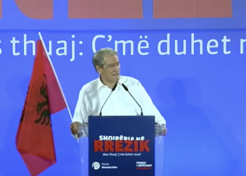 Berisha mesazh Ramës në protestë: Ne të dy sot jemi armiq