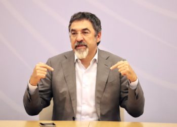 “Do të përgjigjeni personalisht”, Çuçi mbledh krerët e policisë përgjatë bregdetit: Zero tolerancë për muzikën përtej orarit dhe motorat e ujit që rrezikojnë pushuesit