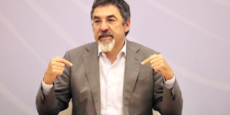 “Do të përgjigjeni personalisht”, Çuçi mbledh krerët e policisë përgjatë bregdetit: Zero tolerancë për muzikën përtej orarit dhe motorat e ujit që rrezikojnë pushuesit