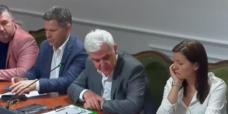 Fatmir Xhafaj i del kundër qeverisë për shkrirjen e gjykatave: Ministria e Drejtësisë dhe KLGJ janë në shkelje të rëndë të ligjit