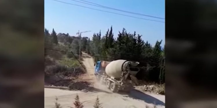 Do shkoni me pushime? Kujdes! Betoni nuk njeh sezon në Dhërmi (VIDEO)