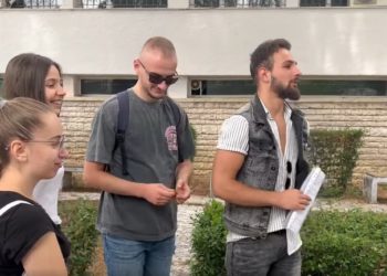 Programi ambasadës amerikane, 10 studentë të Universitetit të Gjirokastrës nisen për SHBA (VIDEO)