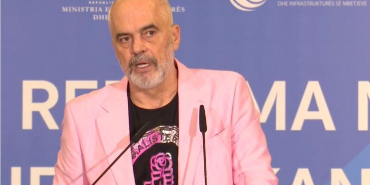 Rama: Fshatrat nuk kanë pasur 24 orë ujë as kur “non grata” ishte komunist