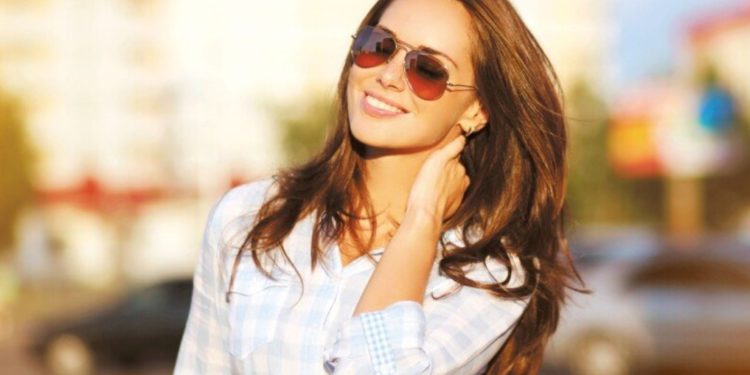 Ja pse nuk është një ide e mirë të mbani syze dielli në mëngjes