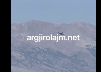 Zjarri në Malin e Gjerë, vijon operacioni me helikopter. Shmanget rreziku nga fshatrat e Dropullit (VIDEO)