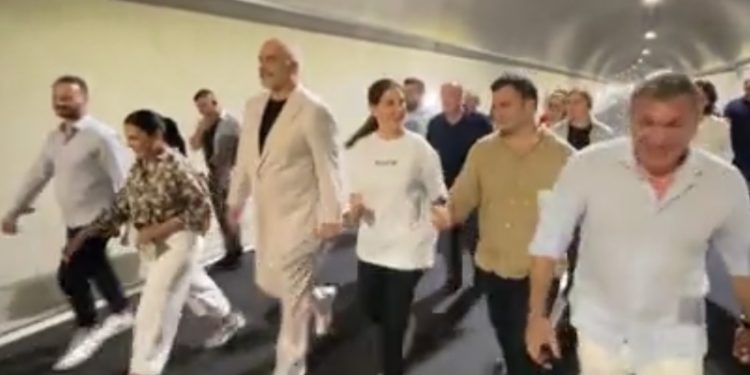 Brenda në tunel, Belinda Balluku kërkon Tepelenën në qarkun Vlorë, Mirela Kumbaro kërkon Sarandën në qarkun Gjirokastër (VIDEO)