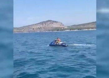 Bënin manovra me motora uji duke rrezikuar pushuesit, gjobiten dy persona në Sarandë