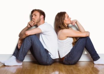 Burrat apo gratë, kush i mban paratë në Shqipëri?