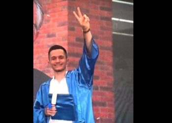 Universiteti mesazh prekës për Armandon nga Saranda: E hodhi kapelen e diplomimit bashkë me ëndrrat për të ardhmen, Zoti dhe ëngjëjt e deshën pranë vetes