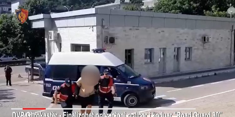 Transportonte klandestinë me “Golf”, kosovari arrestohet në Gjirokastër (VIDEO)