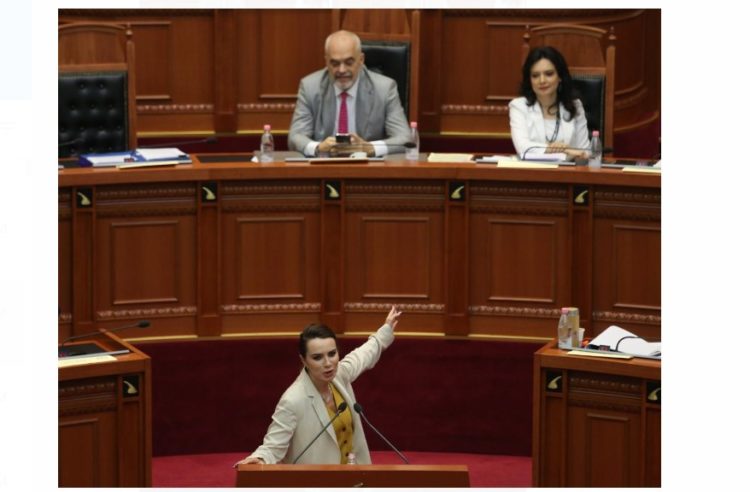 “Foltore dhe gojore”, Duma shpërthen kundër Ramës: Sa mirë që më ka bërë Zoti grua (FOTO)