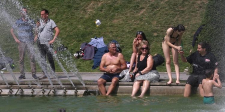 I nxehti “pushton” Europën, 21 shtete paralajmërojnë rreziqet