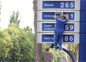 Bordi vë dorën në zemër, ulet çmimi i naftës dhe benzinës