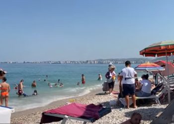 Një mjek për 40 mijë pushues në jug të Shqipërisë (VIDEO)