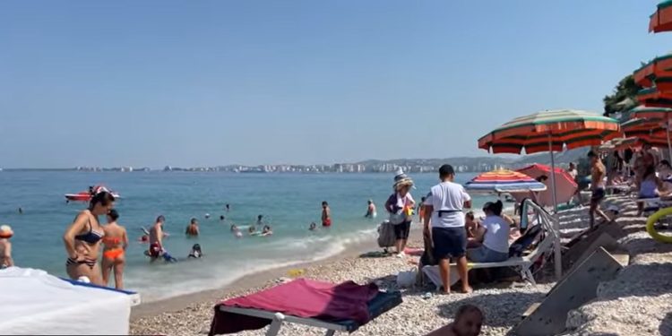 Një mjek për 40 mijë pushues në jug të Shqipërisë (VIDEO)