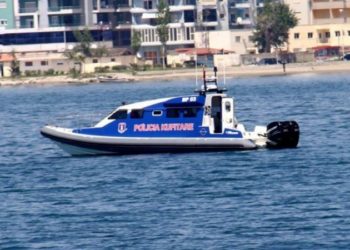 Rrezikonin të mbyteshin në det, policia shpëton dy të miturit në Himarë