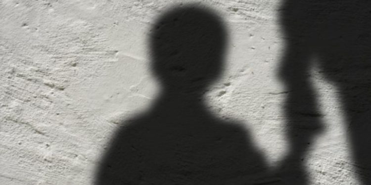 E pazakontë/ Familja shqiptare bën synet djalin, fëmijën ia merr në kujdestari shteti, pranga babait