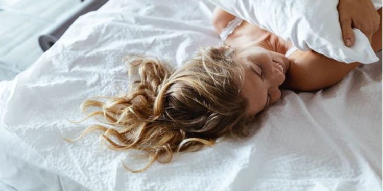 Tre gabimet që shumica e njerëzve bëjnë kur zgjohen