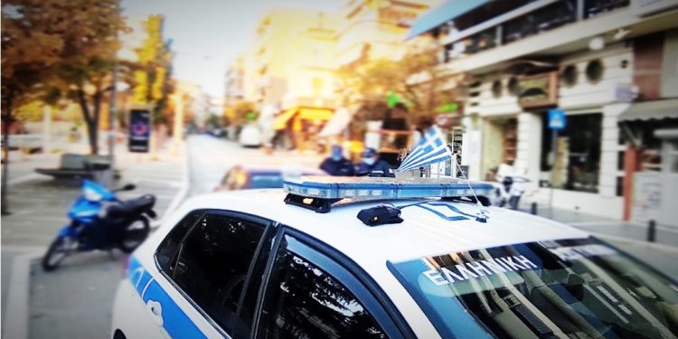 E pazakontë në Greqi, 7 të rinj rrahin të miturin për t’i vjedhur këpucët